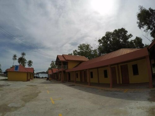 Гостиница Summer Beach Lodge в Бандар-Лабуане