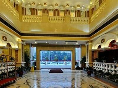Гостиница Vienna Hotel Shenzhen Pinghu Center Metro Station в Лунгане