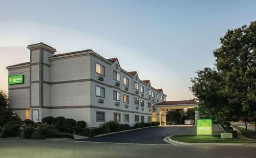 Гостиница La Quinta Inn & Suites by Wyndham Davis в Диксоне