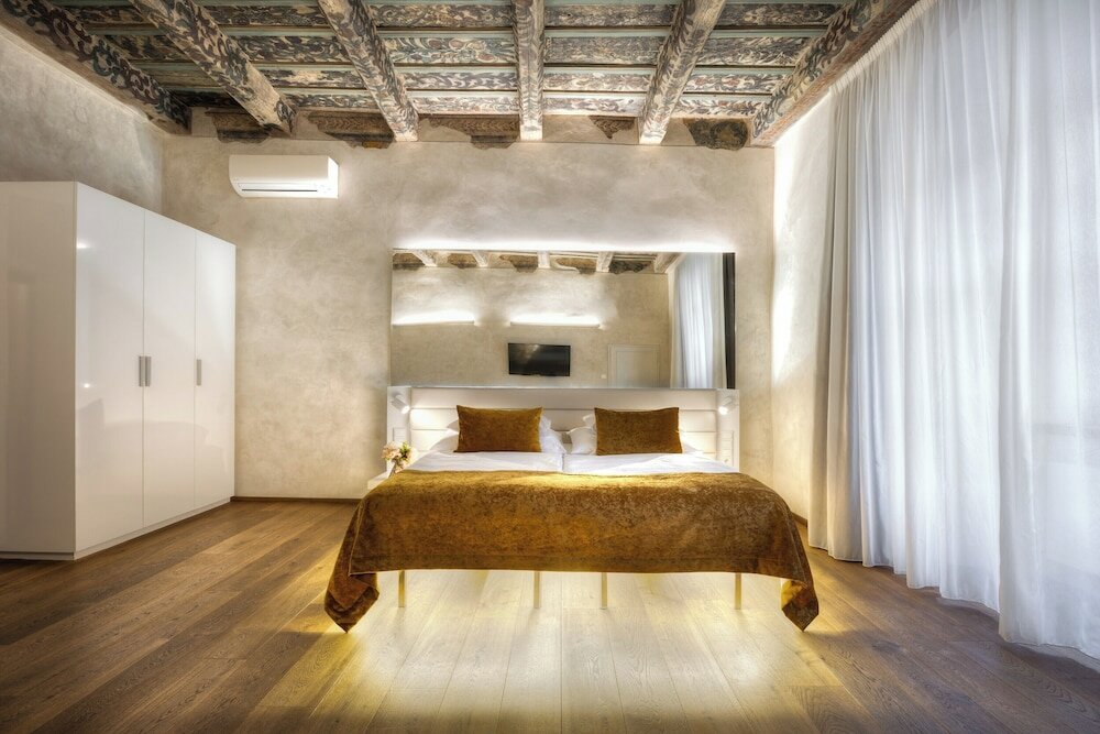 Фото Bishop's House