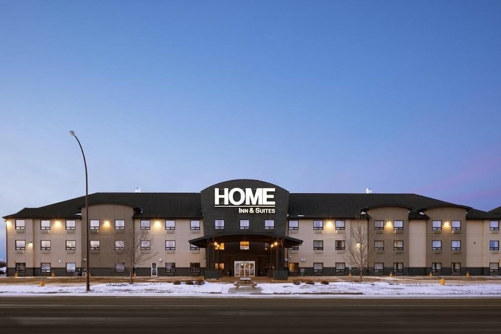 Фото Home Inn & Suites Swift Current