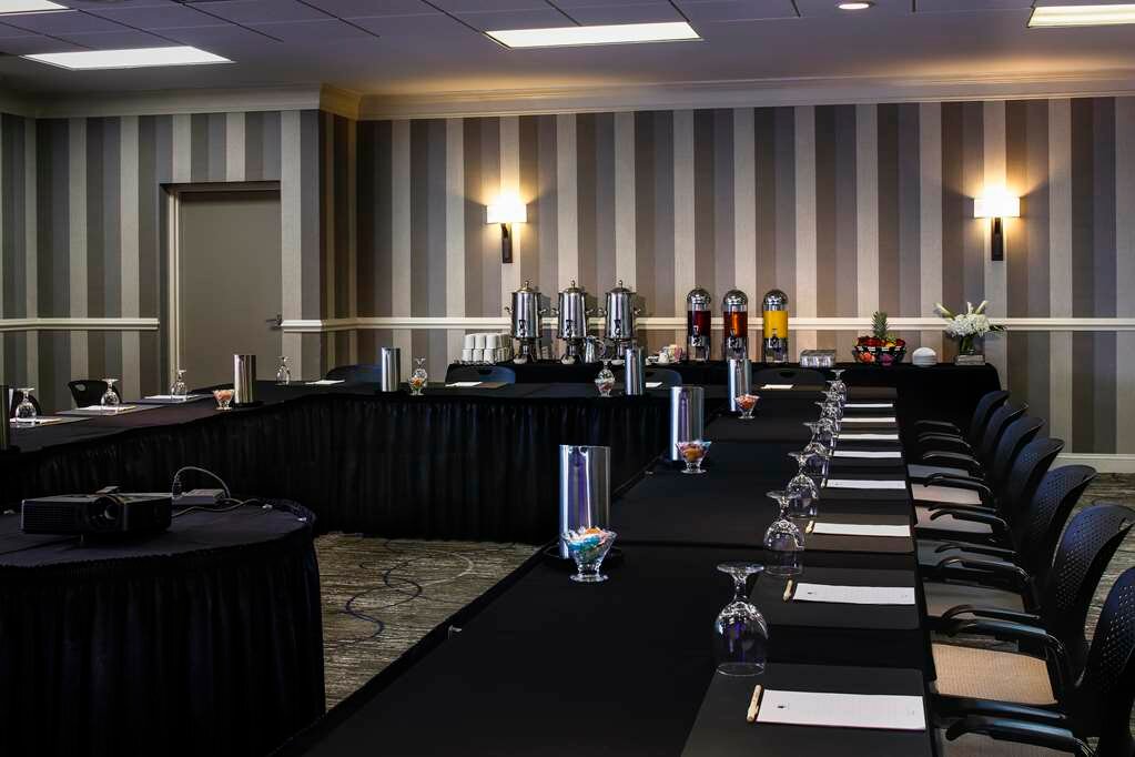 Фото DoubleTree by Hilton Hotel Jacksonville Riverfront