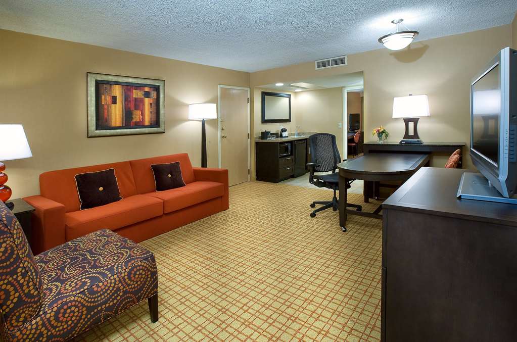 Фото Embassy Suites Hotel Kansas City - International Airport