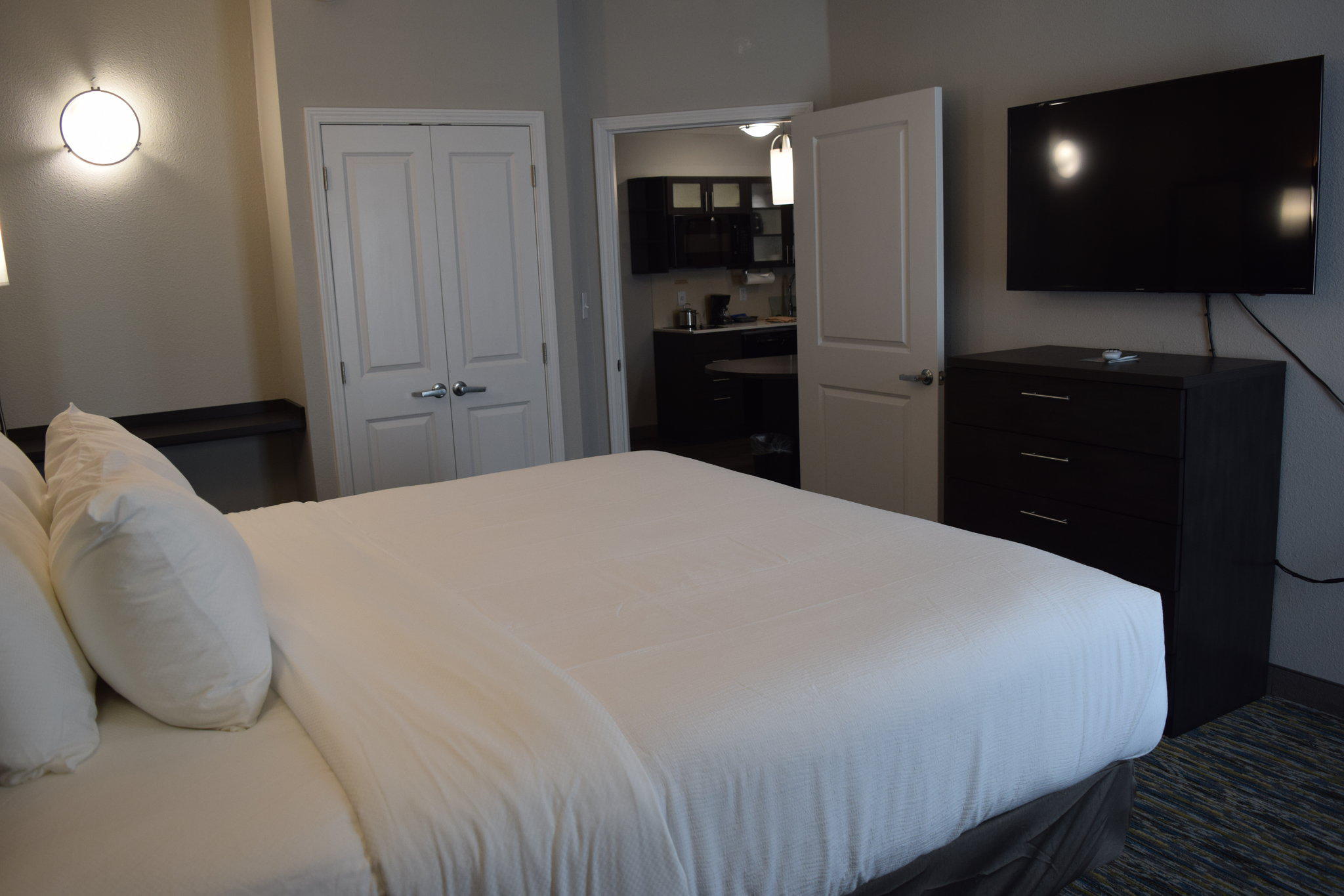 Фото Candlewood Suites Nashville - Metro Center, an Ihg Hotel