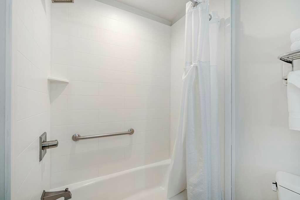 Фото Best Western Plus Gardena Inn & Suites