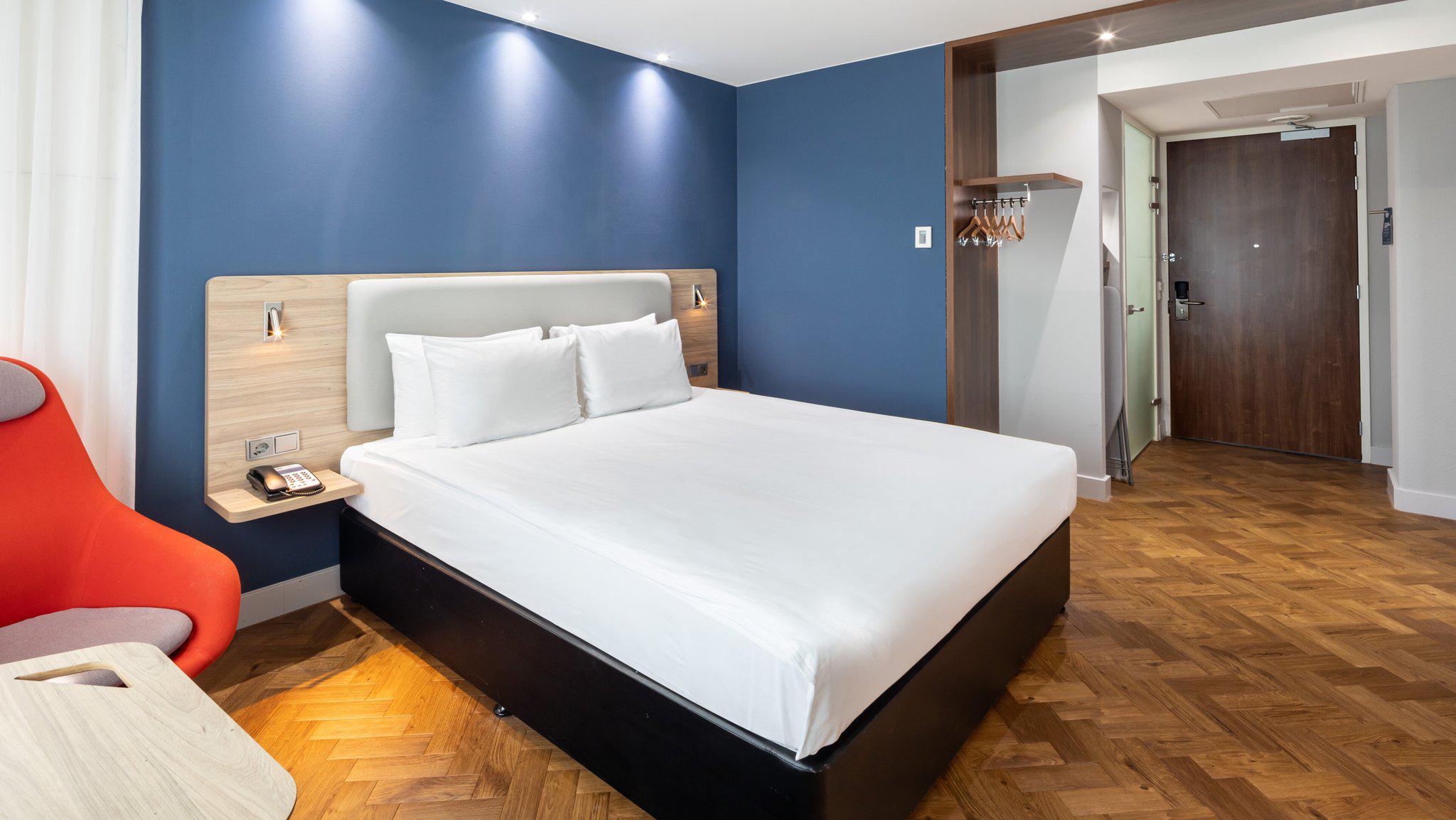 Фото Holiday Inn Express Amsterdam Sloterdijk Station by IHG