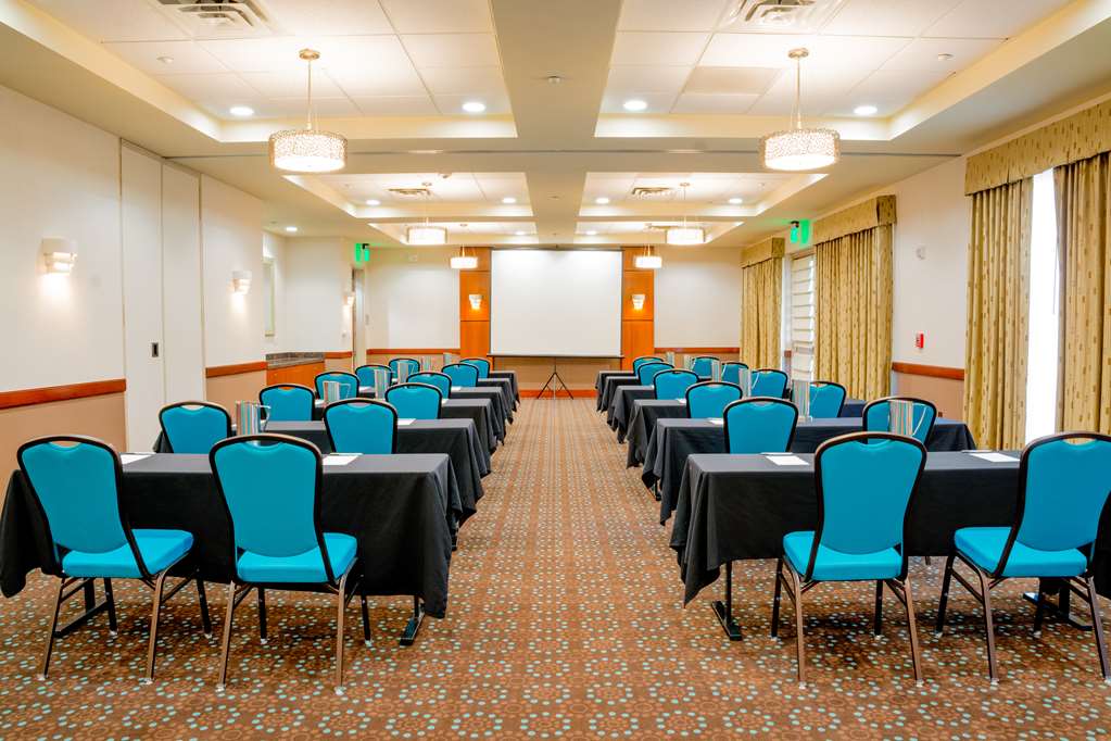 Фото Hampton Inn & Suites Riverside/Corona East