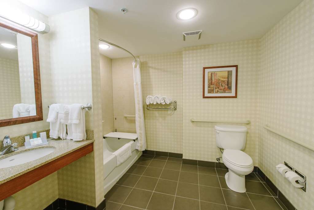 Фото Hilton Garden Inn Manchester Downtown