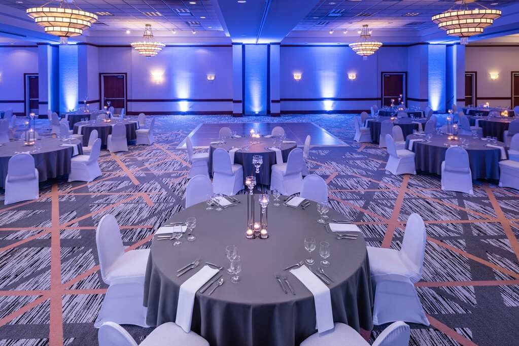 Фото Embassy Suites by Hilton Portland Airport