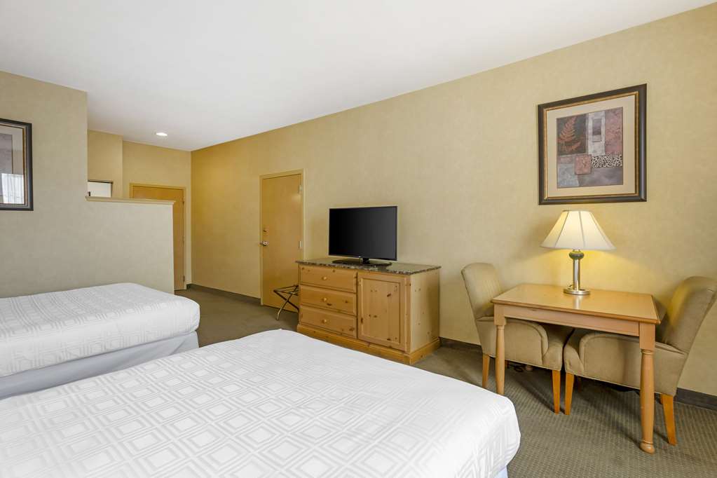 Фото Best Western Plus Revere Inn & Suites