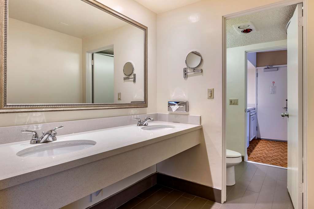 Фото Best Western Plus Thousand Oaks Inn