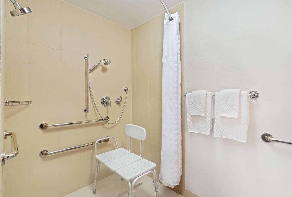 Фото DoubleTree by Hilton Hotel Orlando East - Ucf Area