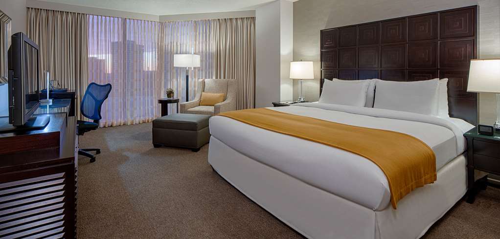 Фото DoubleTree by Hilton Hotel Houston - Greenway Plaza