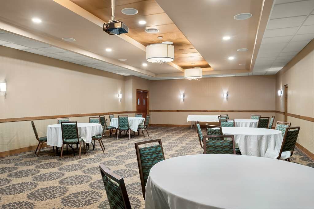 Фото Best Western Newport Inn