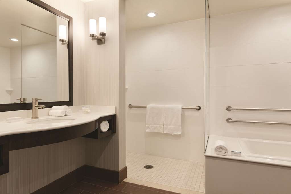Фото Hilton Garden Inn Boston Logan Airport