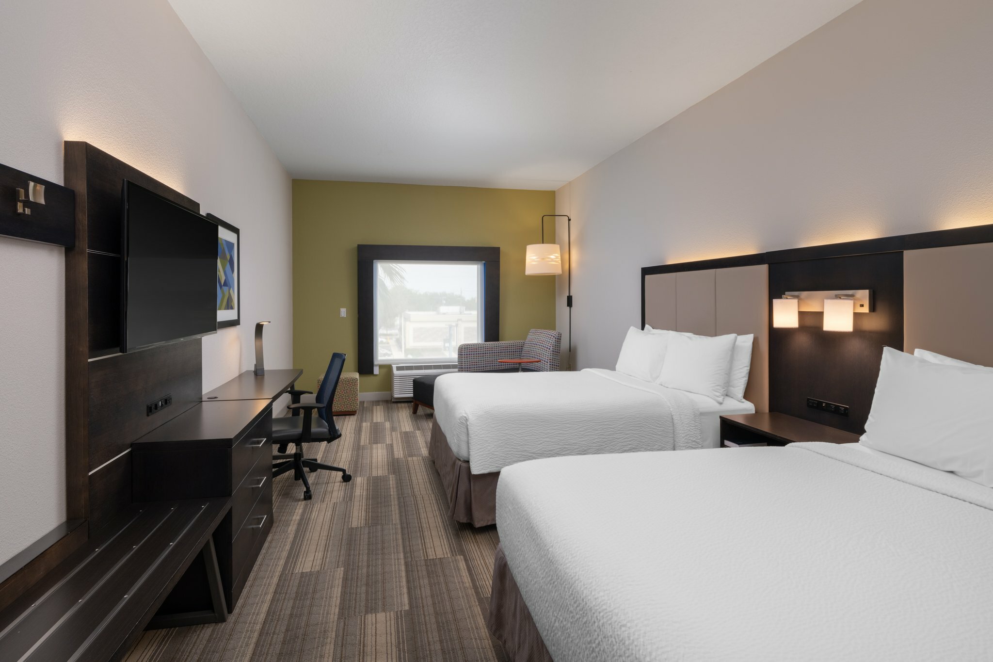Фото Holiday Inn Express & Suites Lakeland South, an Ihg Hotel