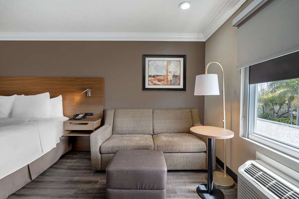 Фото Best Western Plus Newport Mesa Inn