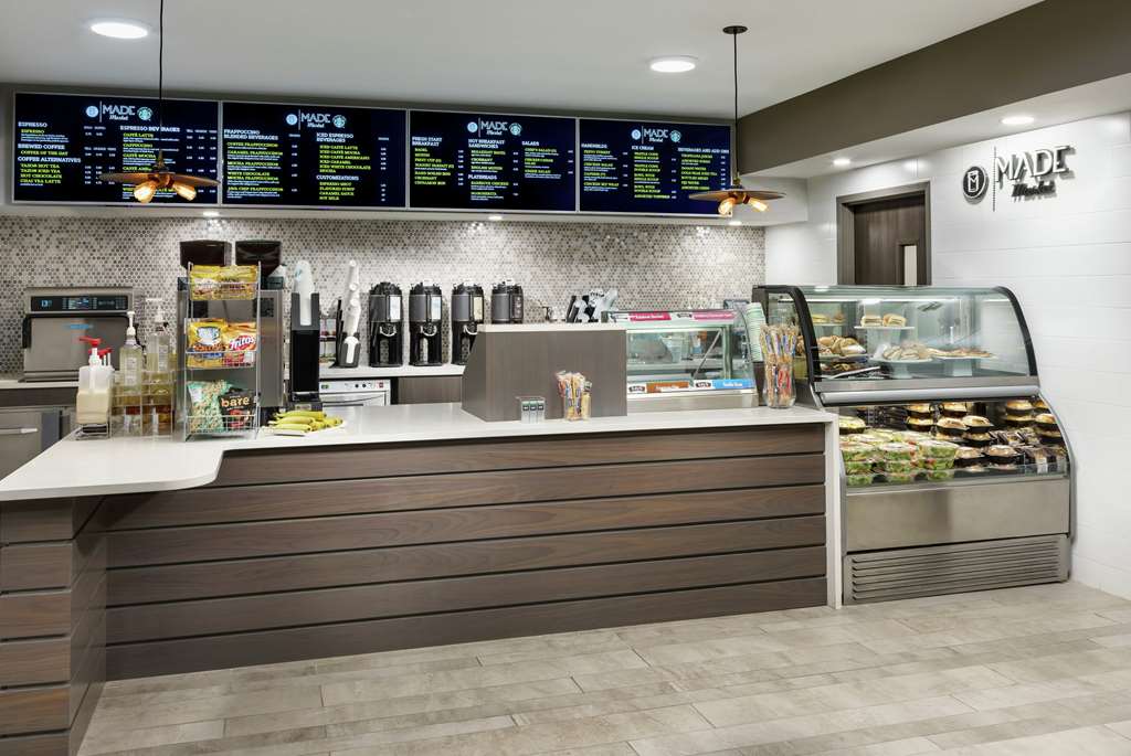 Фото DoubleTree by Hilton Orlando Airport