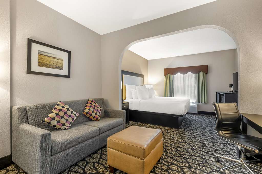 Фото Best Western Plus Des Moines West Inn & Suites