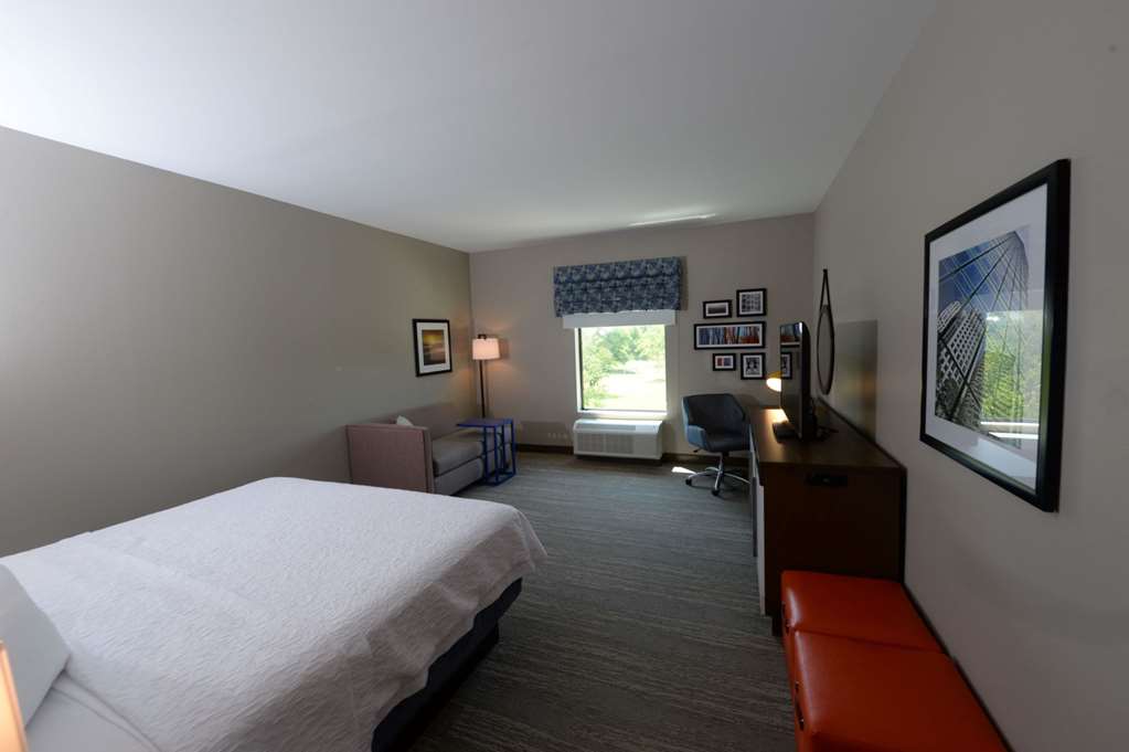 Фото Hampton Inn & Suites Lenoir