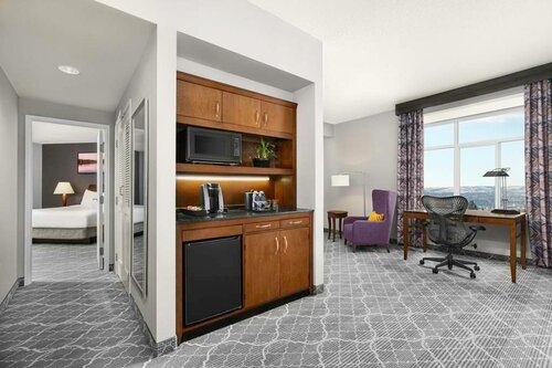 Гостиница Hilton Garden Inn Calgary Airport в Калгари
