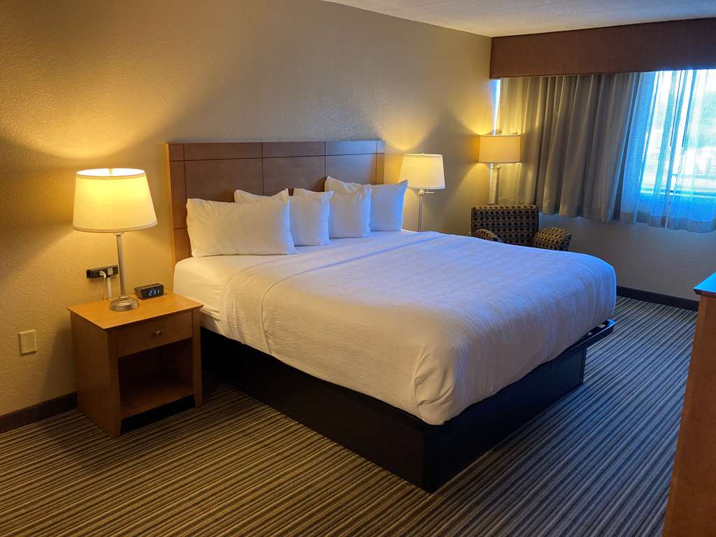 Фото Best Western Plus Reading Inn & Suites