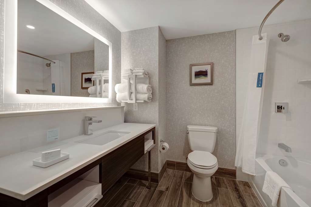 Фото Hampton Inn & Suites by Hilton Burlington Toronto