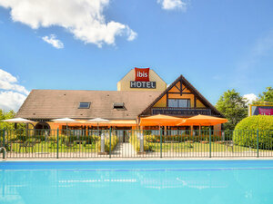 отель Ibis Beaune - La Ferme aux Vins