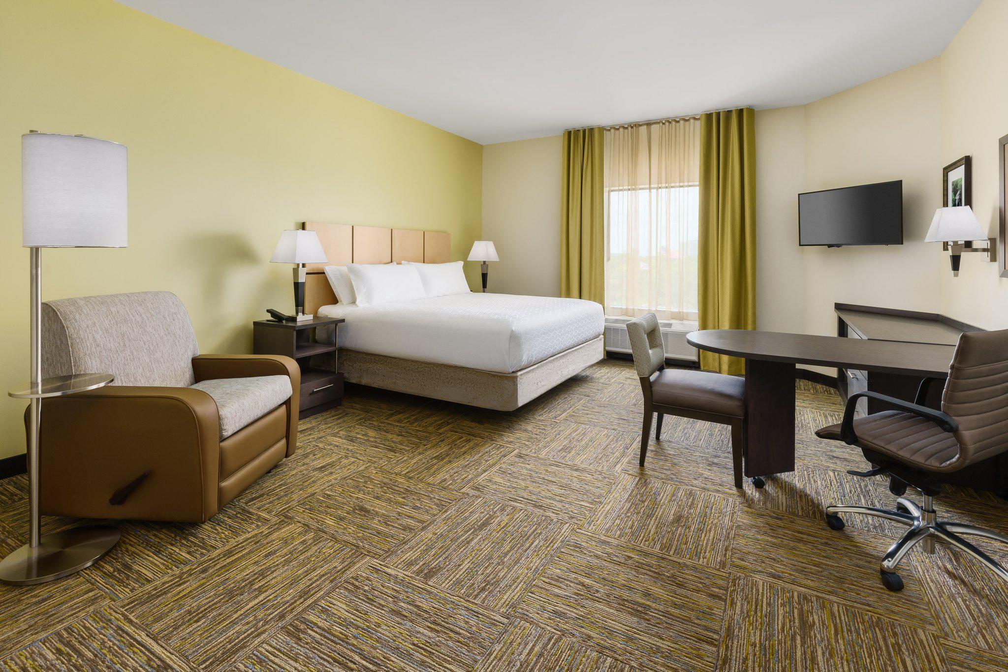 Фото Candlewood Suites Orlando - Lake Buena Vista, an Ihg Hotel