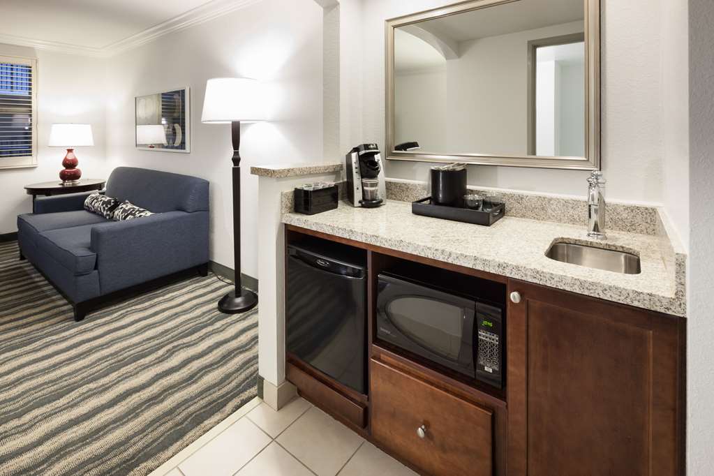 Фото Embassy Suites by Hilton Tampa Brandon