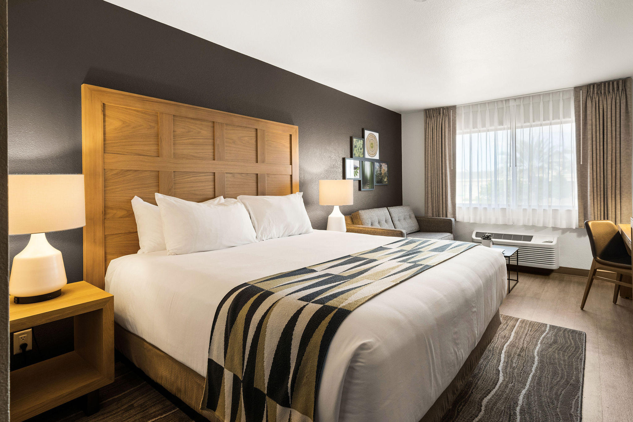 Фото Oxford Suites Redding