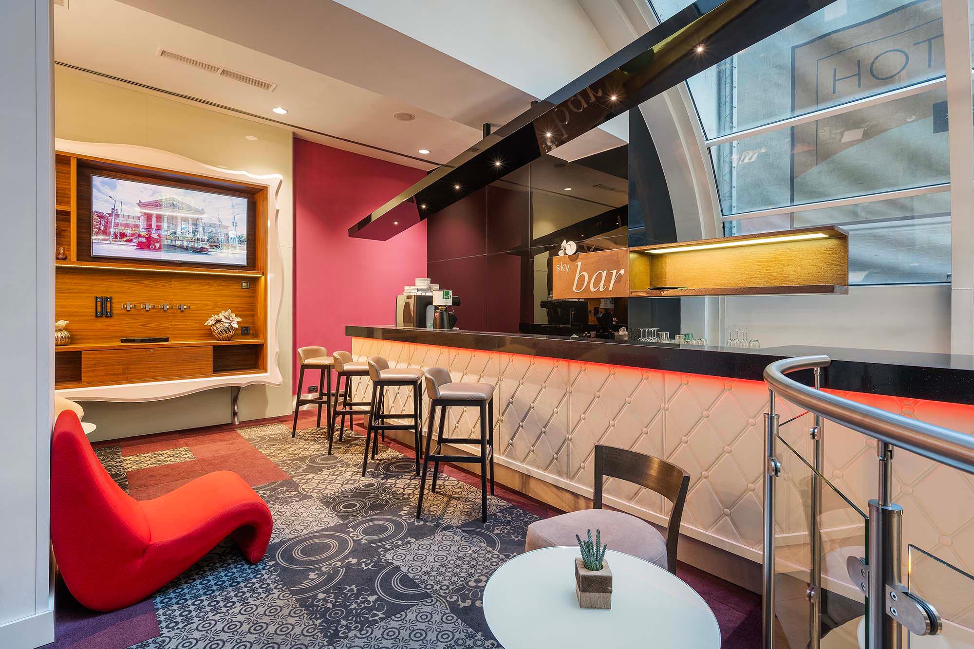 Фото Ikonik Parlament