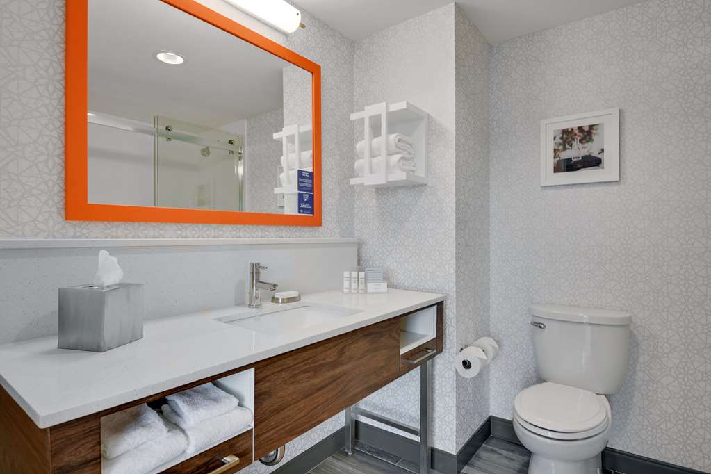 Фото Hampton Inn Salem Boston