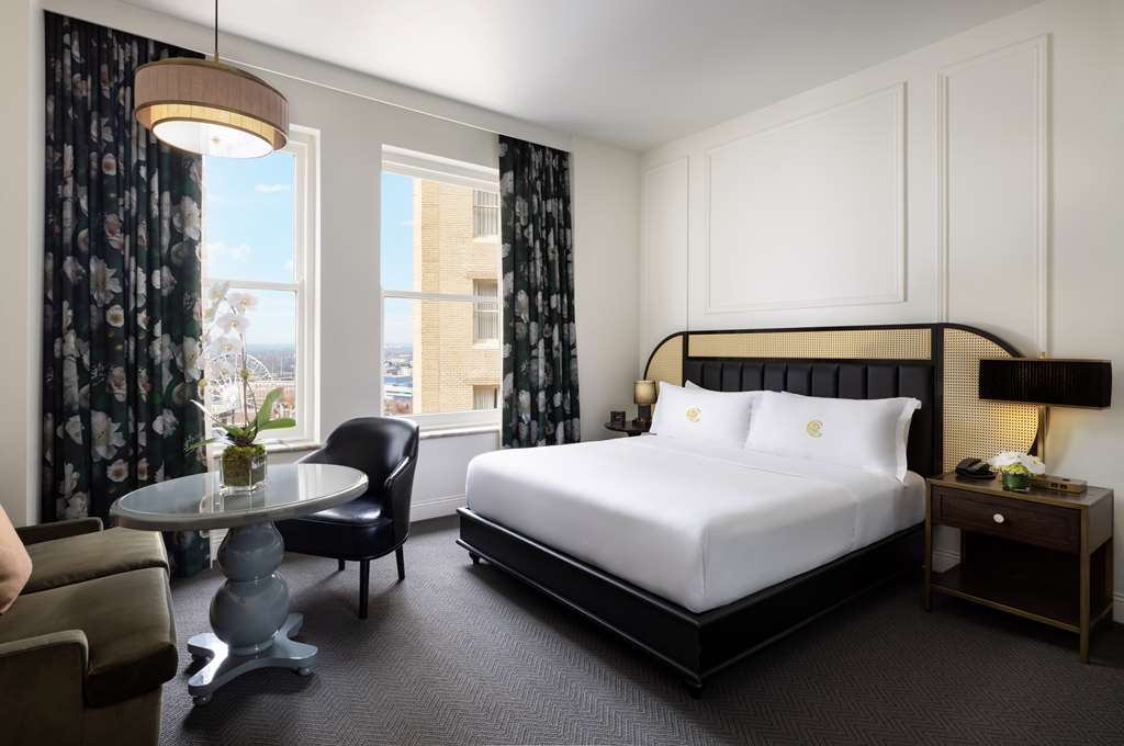 Фото The Candler Hotel Atlanta, Curio Collection by Hilton