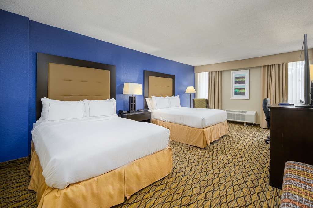 Фото DoubleTree by Hilton Raleigh Midtown, Nc