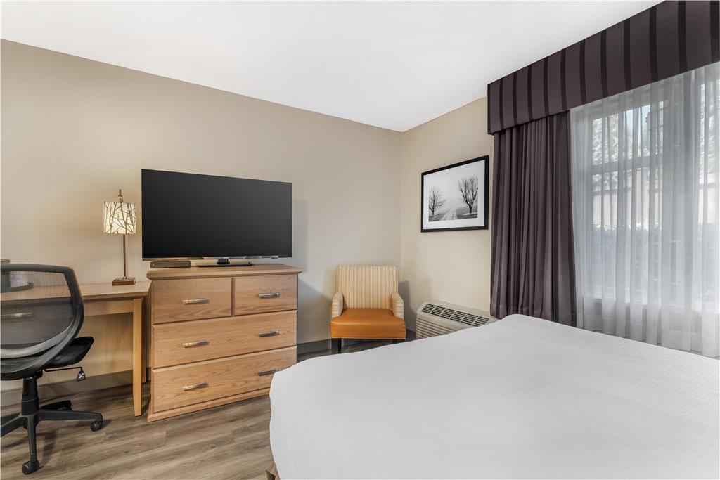 Фото Best Western Plus Country Meadows Inn