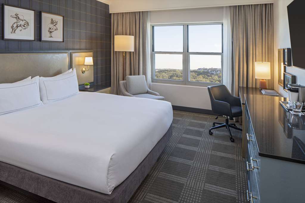 Фото Hilton San Antonio Hill Country