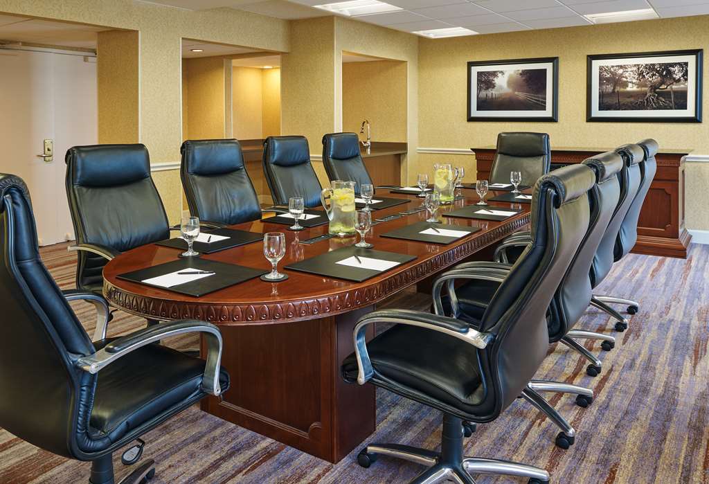 Фото DoubleTree by Hilton San Antonio Airport