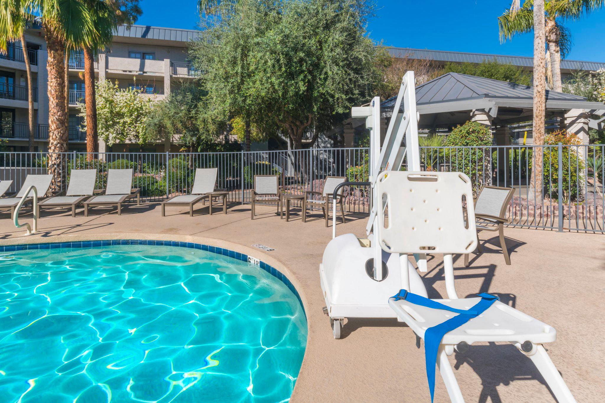 Фото Holiday Inn & Suites Phoenix Airport North by IHG
