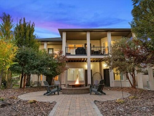 Гостиница Panoramic Foothill Views and Gourmet Kitchen - Luxurious Oasis в Бейкер Сити