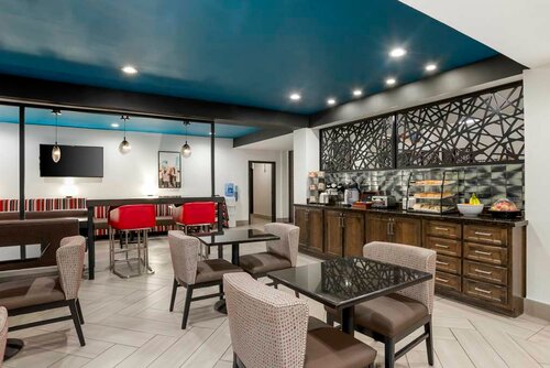 Гостиница Best Western Plus Daphne Inn & Suites в Дафни