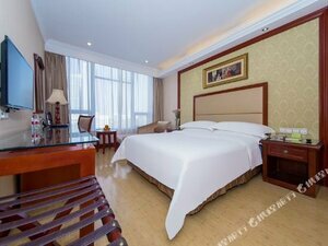 Гостиница Vienna International Hotel Xiangyang Railway Stati в Сянфани
