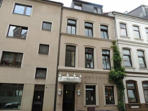 La Maison Hotel - Boardinghouse
