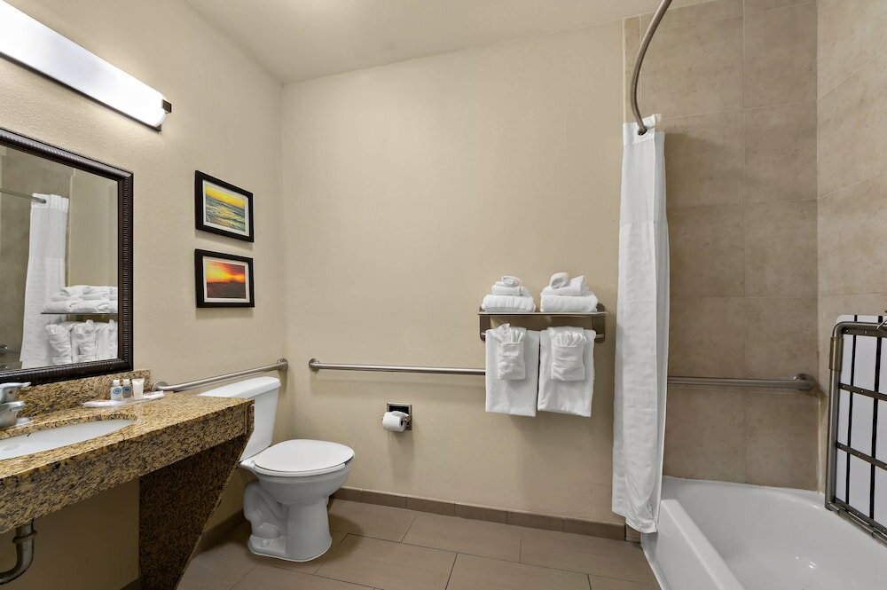 Фото Comfort Suites Central
