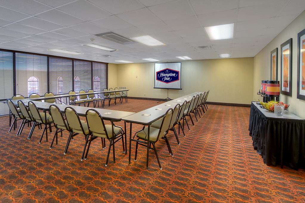 Фото Hampton Inn Russellville