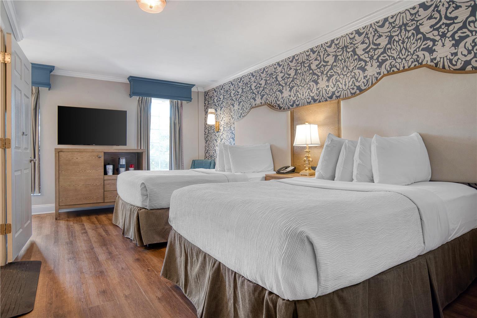 Фото Best Western Plus French Quarter Courtyard Hotel