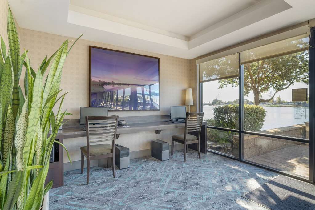 Фото Best Western Plus Bayside Hotel