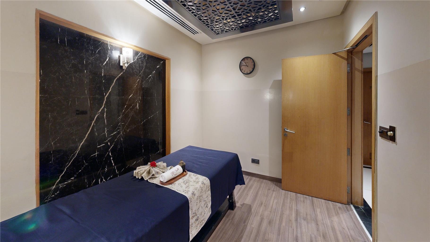 Фото Radisson Blu Marina Hotel, Delhi Connaught Place