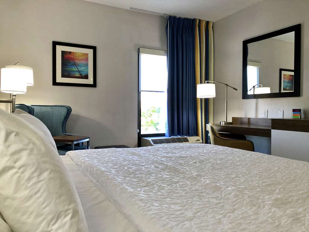 Фото Hampton Inn Spring Hill