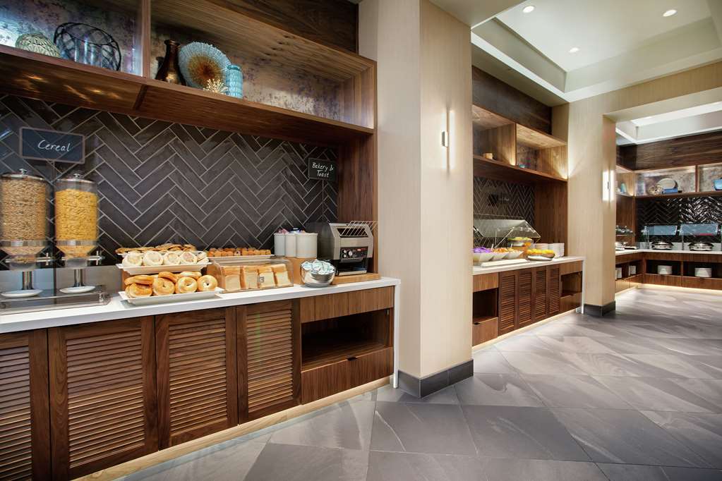 Фото Embassy Suites Tampa Downtown